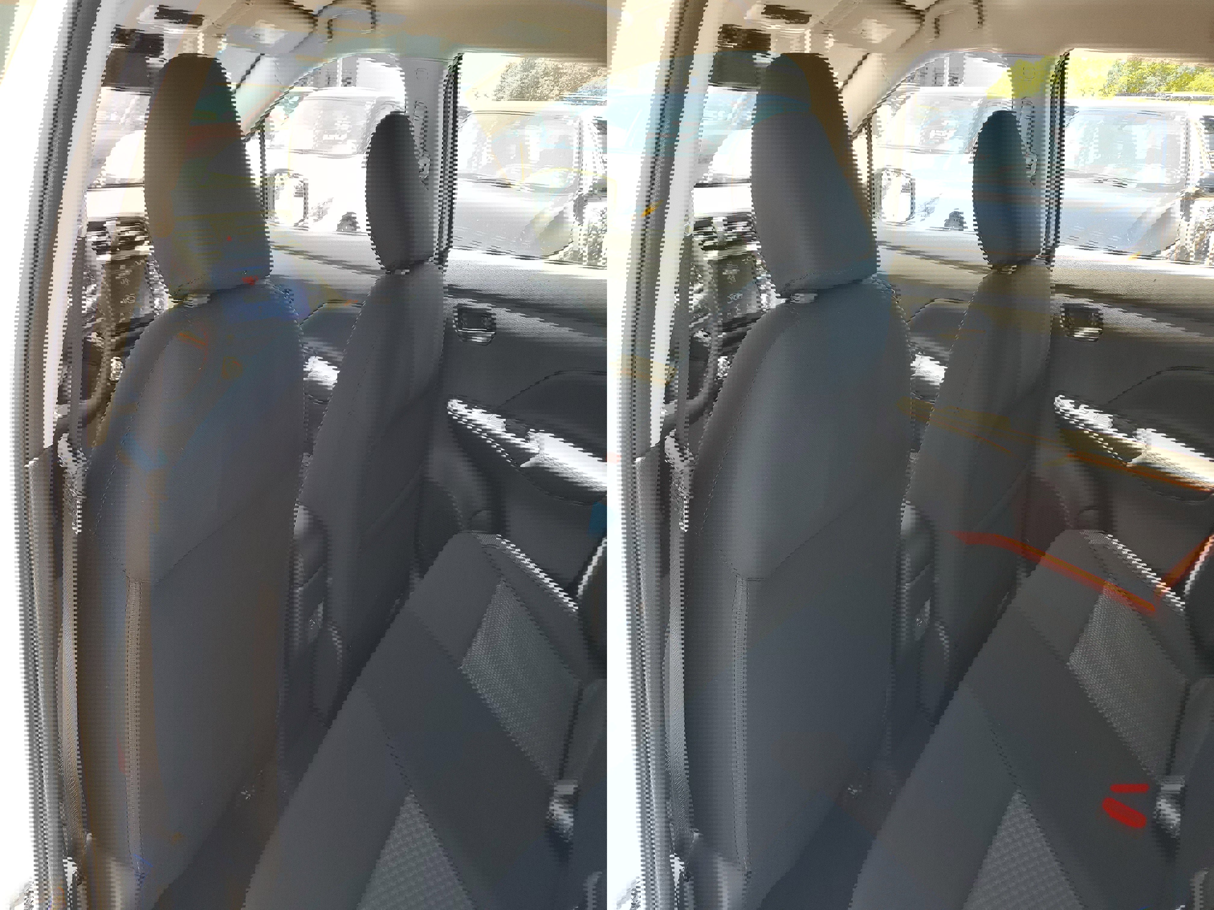 New 2025 Nissan Versa SR w/ Trunk Package image 16