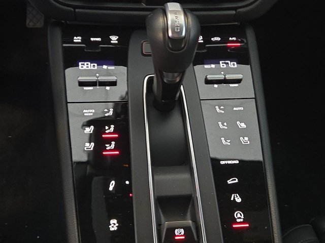 Used 2025 Porsche Macan AWD/4WD image 19