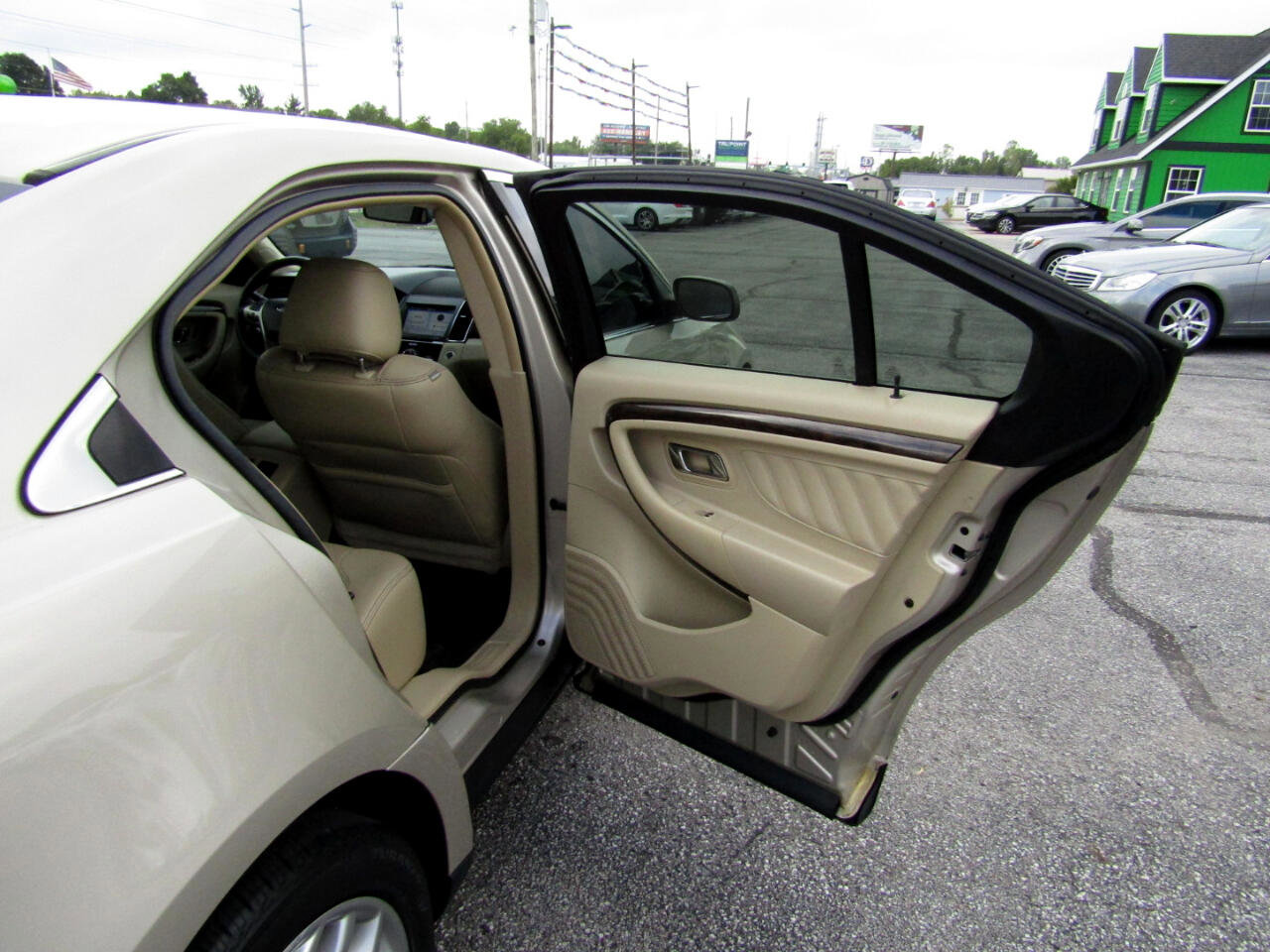 Used 2017 Ford Taurus Limited image 24