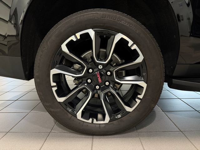 Used 2023 GMC Yukon XL Denali AWD/4WD image 9