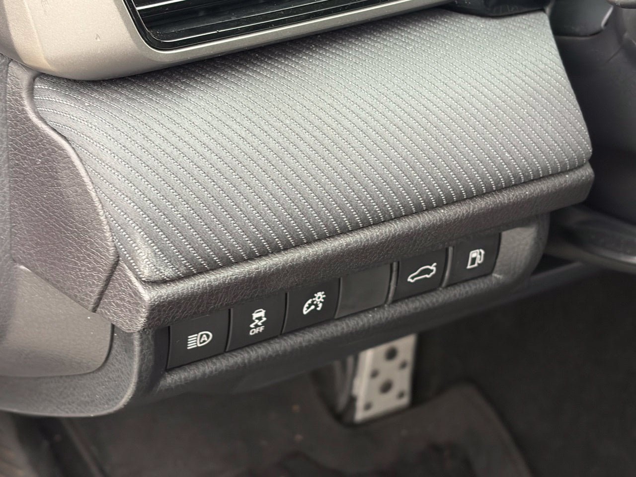 Used 2025 Toyota Camry SE FWD image 6