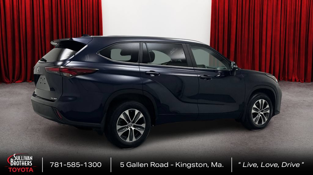 Used 2024 Toyota Highlander XLE AWD/4WD image 5