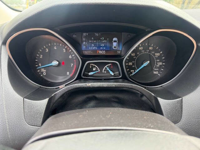 Used 2015 Ford Focus SE w/ SE Sport Package image 29