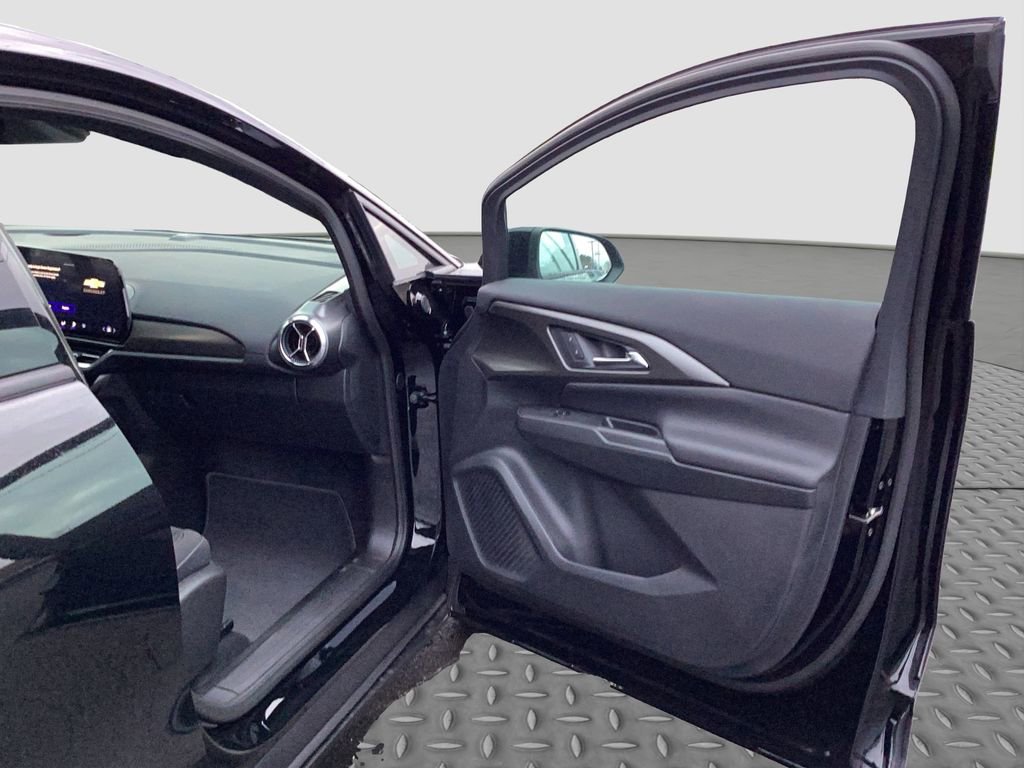 New 2026 Chevrolet Equinox EV LT image 18