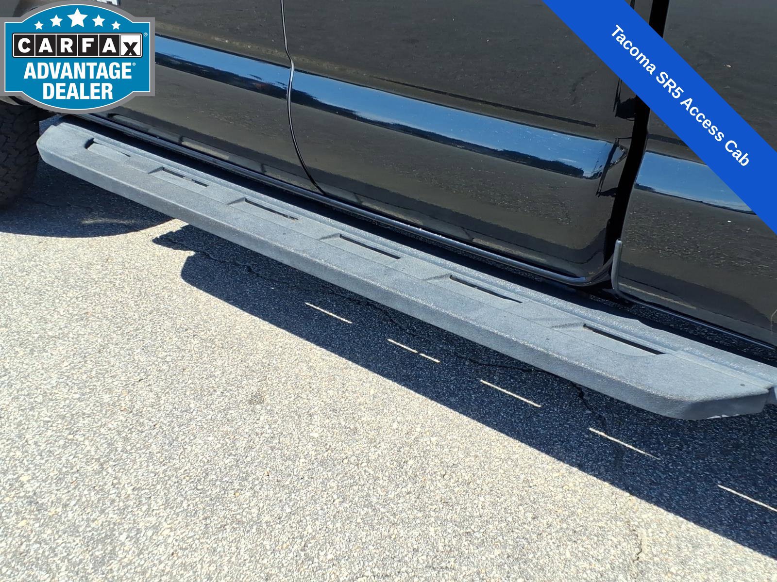 Used 2018 Toyota Tacoma SR5 w/ SR5 Appearance Package (SM) AWD/4WD image 12