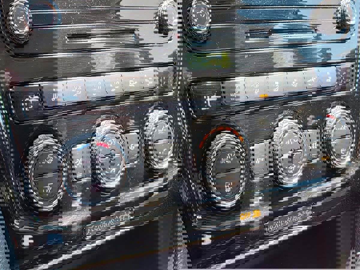 Used 2020 Volkswagen Passat 2.0T R-Line image 39