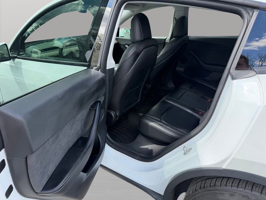 Used 2022 Tesla Model Y Long Range AWD/4WD image 25