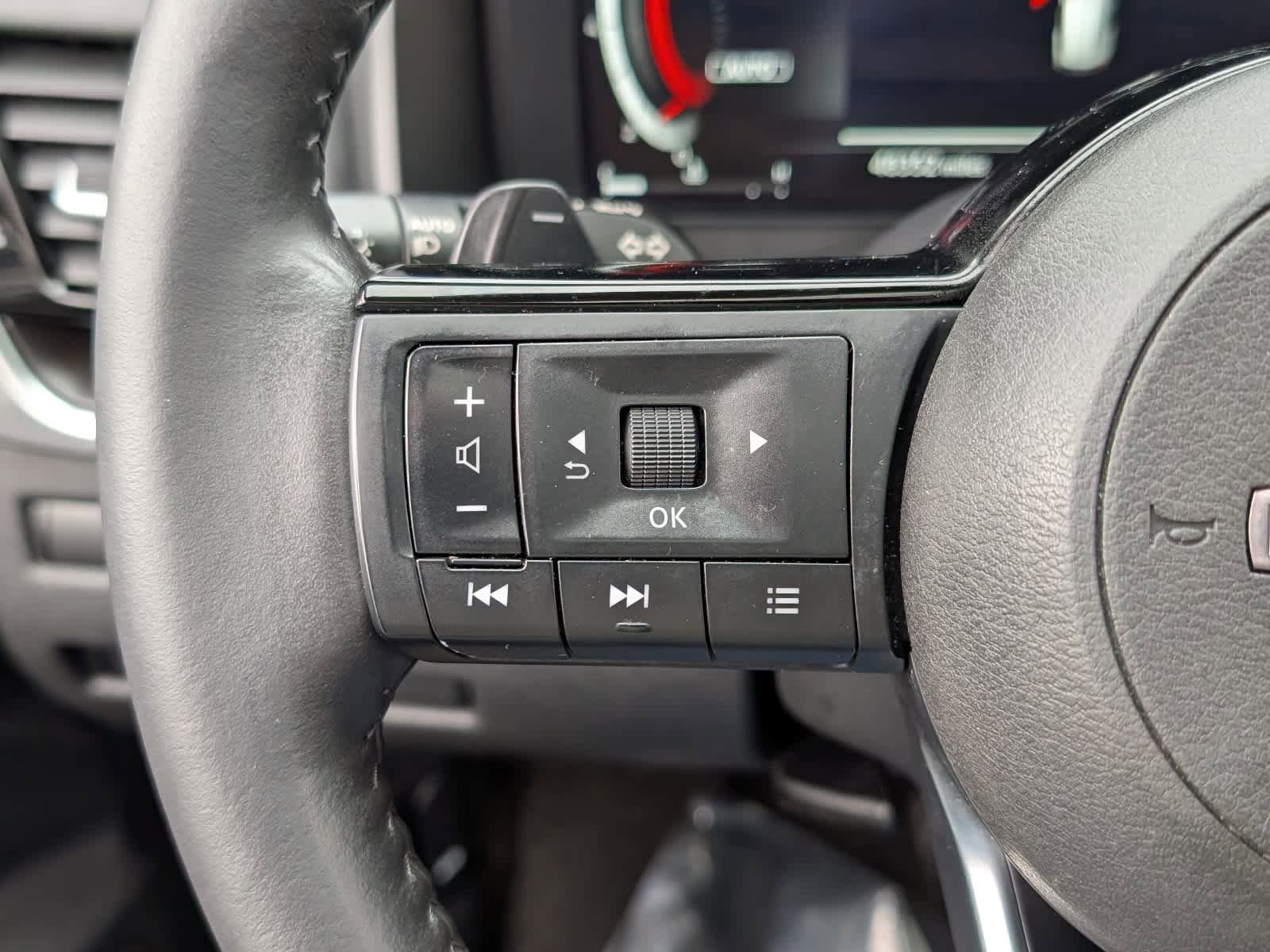 Used 2022 Nissan Rogue Platinum w/ Head-Up Display Package image 22