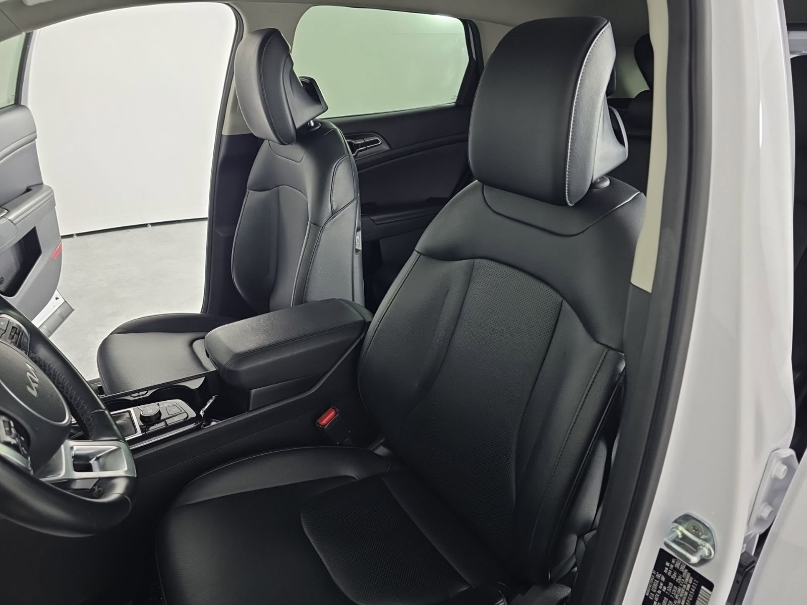 Used 2023 Kia Sportage EX image 25