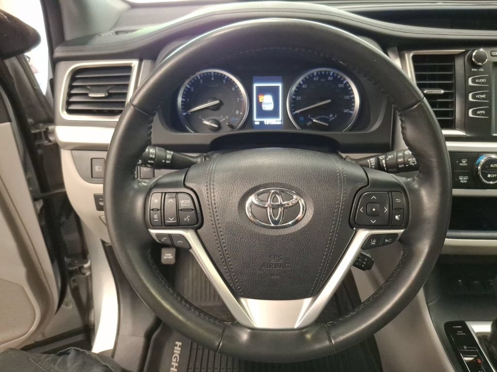 Used 2019 Toyota Highlander XLE AWD/4WD image 20