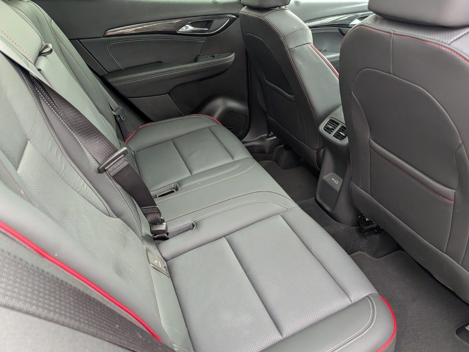 Used 2023 Buick Envision Essence w/ Sport Touring Package AWD/4WD image 25