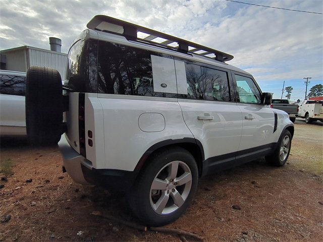 Used 2023 Land Rover Defender 110 SE image 5