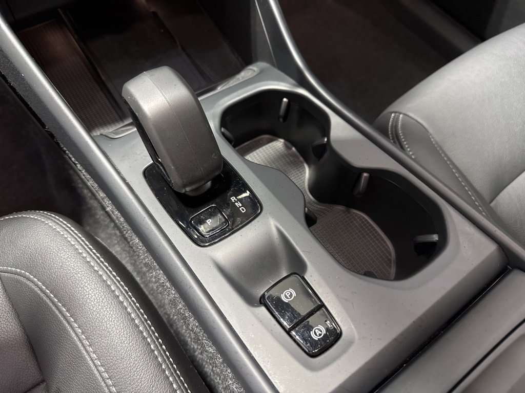 Used 2025 Volvo XC40 B5 Core image 15
