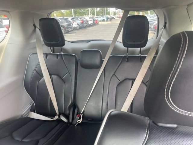 Used 2023 Chrysler Pacifica Limited FWD image 7