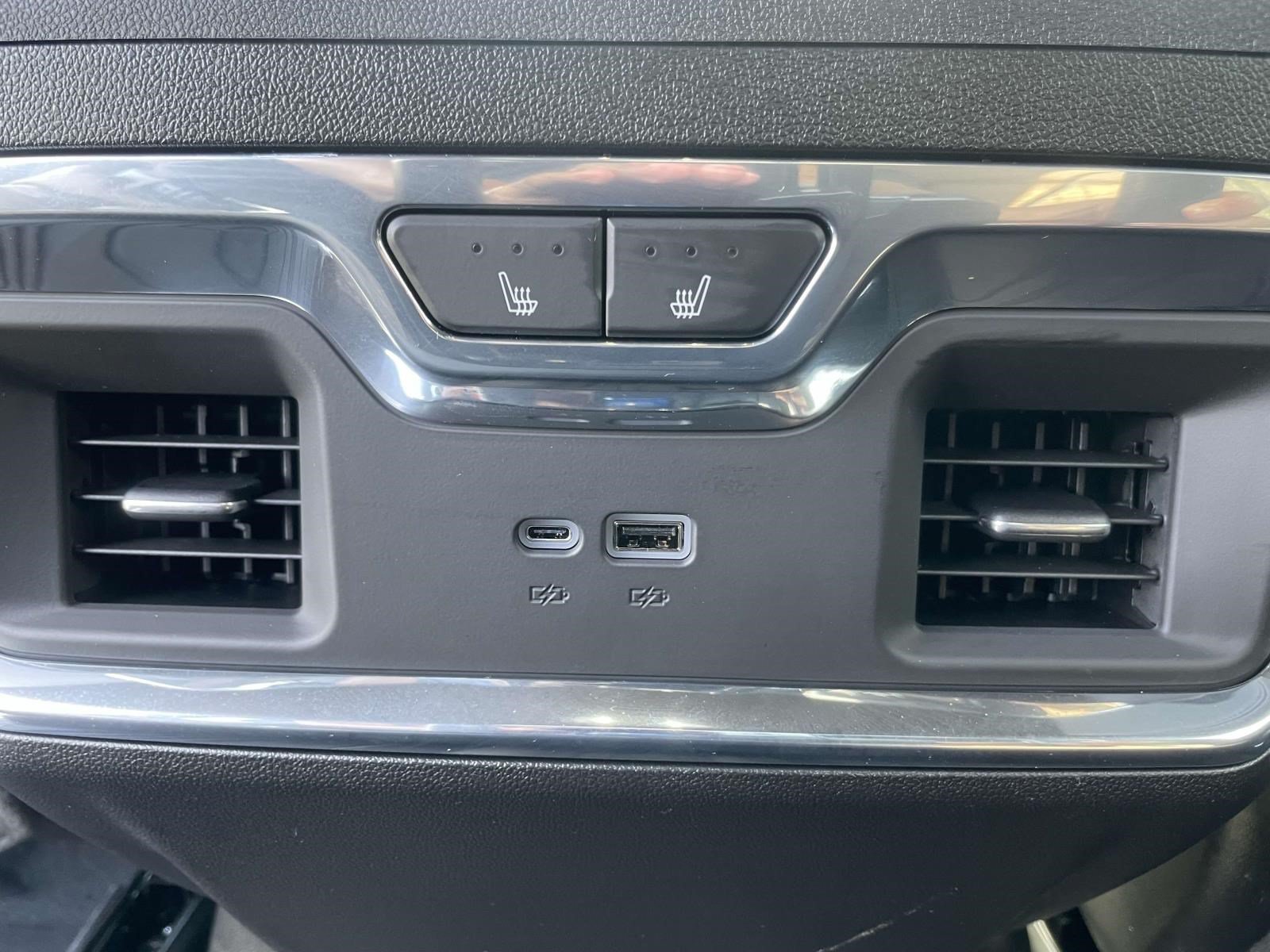 Used 2025 Chevrolet Silverado 1500 High Country w/ High Country Premium Package AWD/4WD image 11