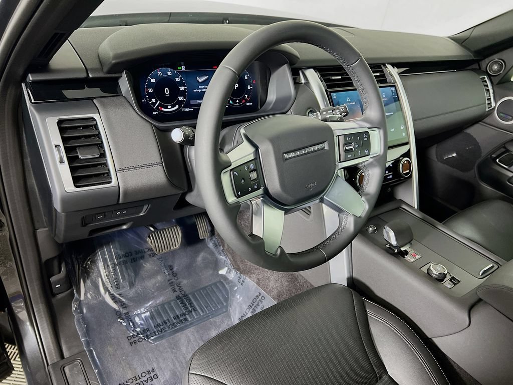Certified 2025 Land Rover Discovery S AWD/4WD image 9