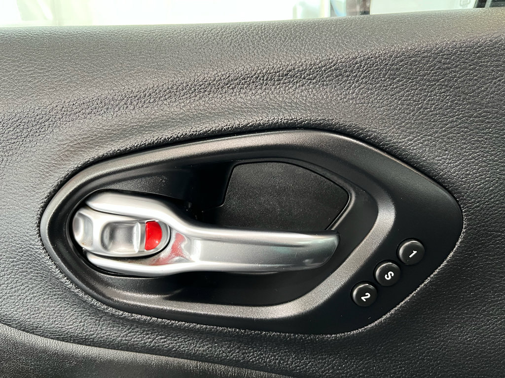 Used 2019 Jeep Cherokee Limited image 28