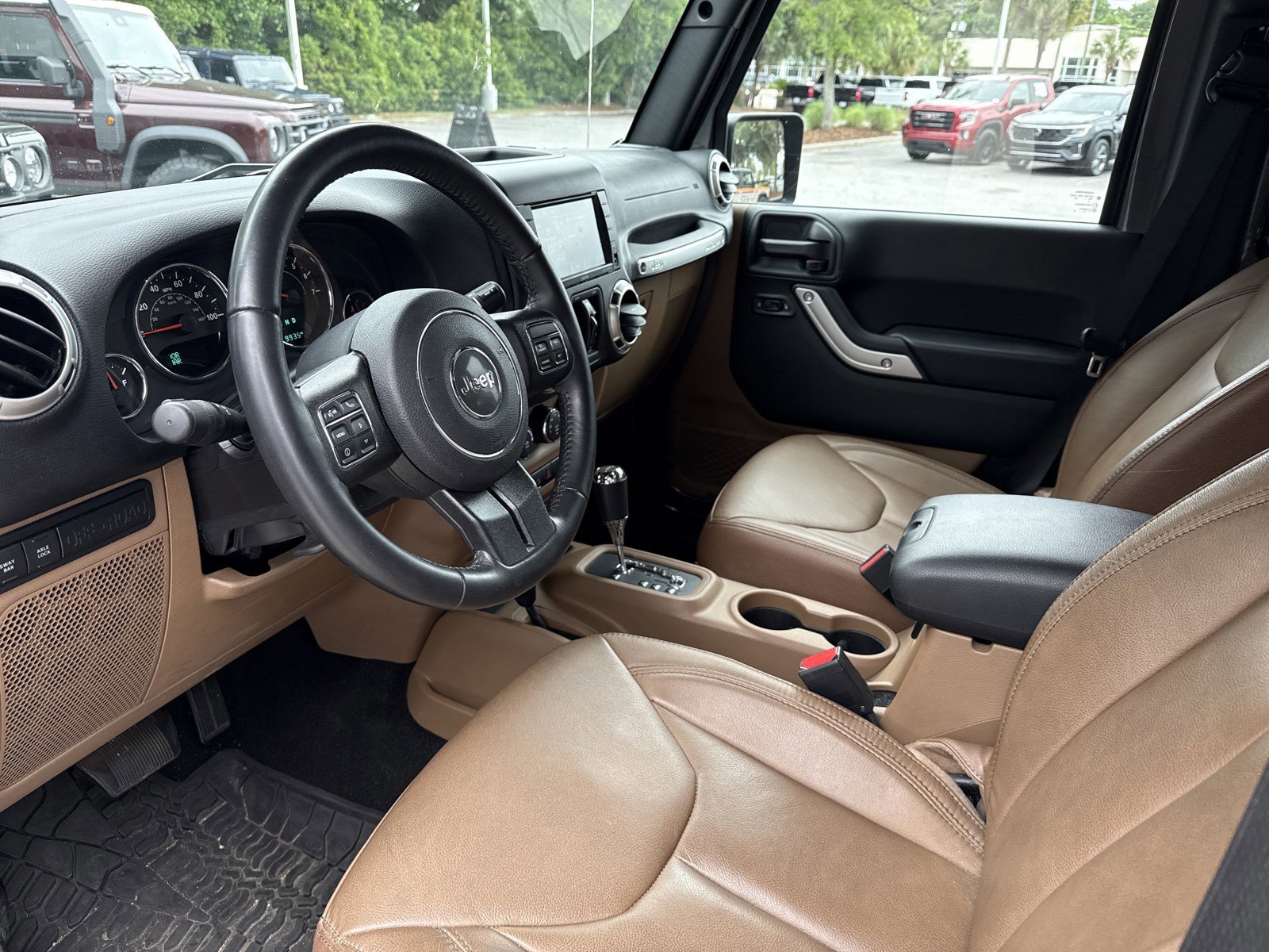 Used 2018 Jeep Wrangler Unlimited Rubicon w/ Dual Top Group AWD/4WD image 12