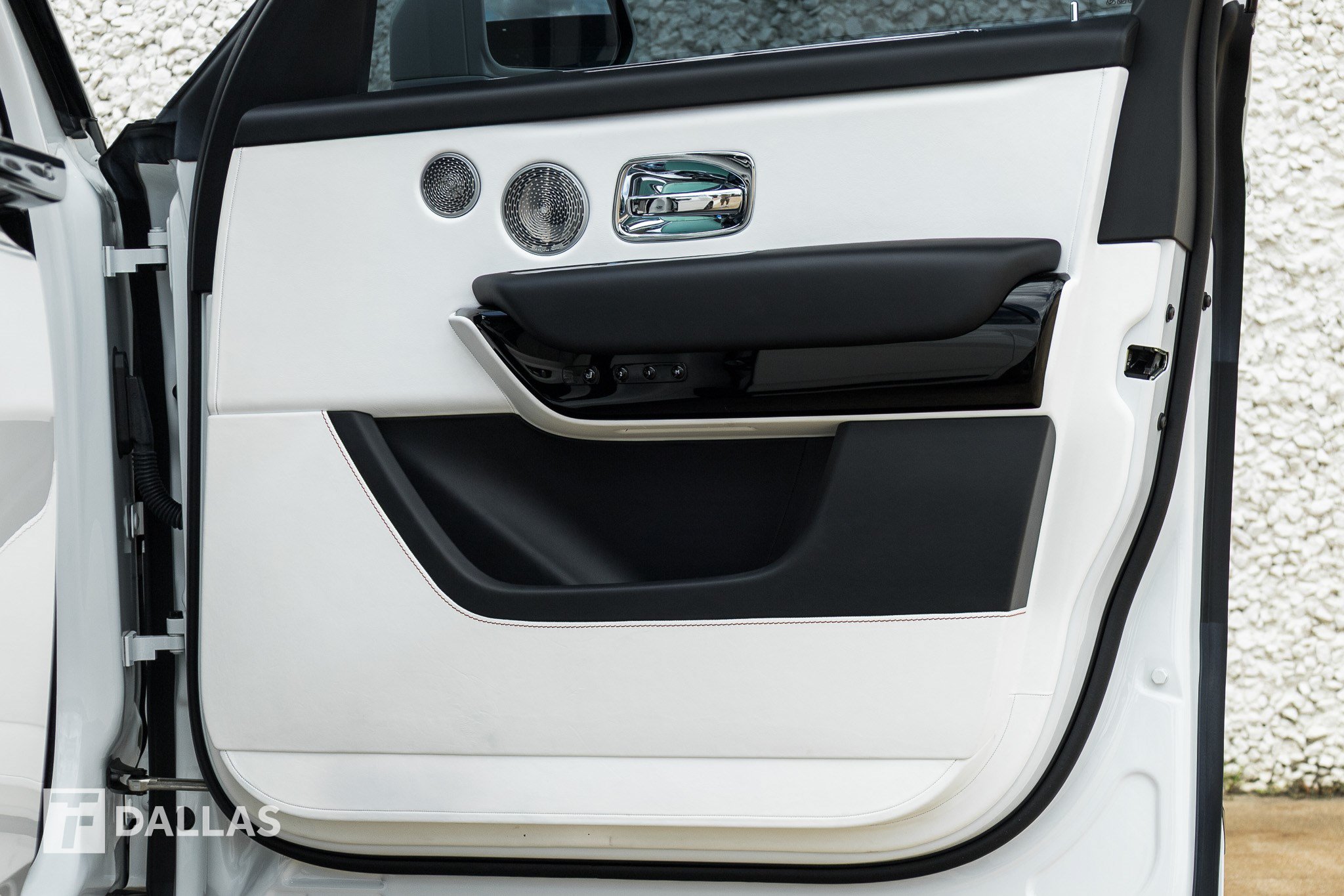 Used 2022 Rolls-Royce Cullinan w/ Technology Package AWD/4WD image 37