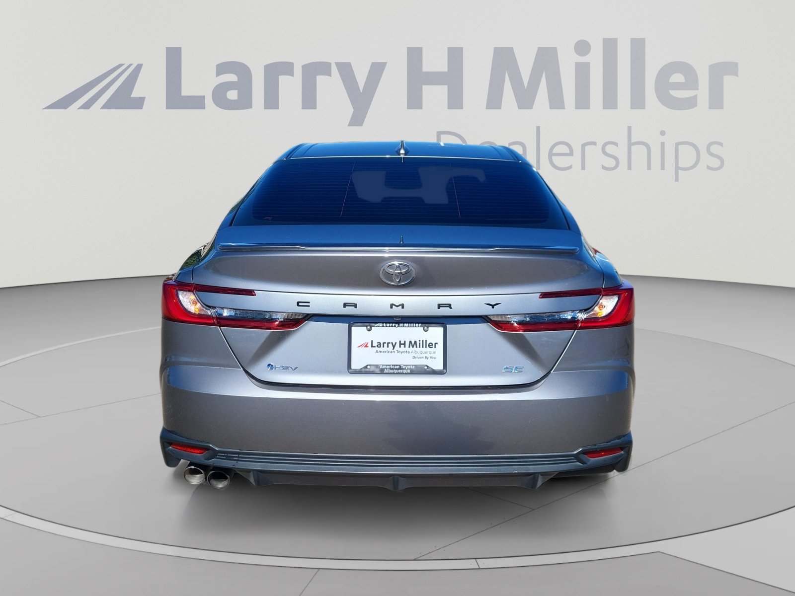 Used 2025 Toyota Camry SE FWD image 4