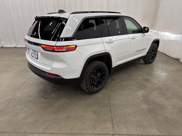 New 2026 Jeep Grand Cherokee Altitude image 25