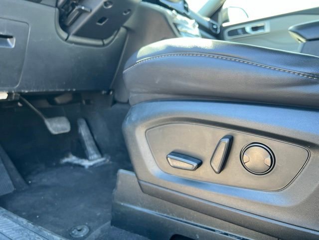 Used 2022 Ford Explorer XLT w/ Equipment Group 202A AWD/4WD image 14