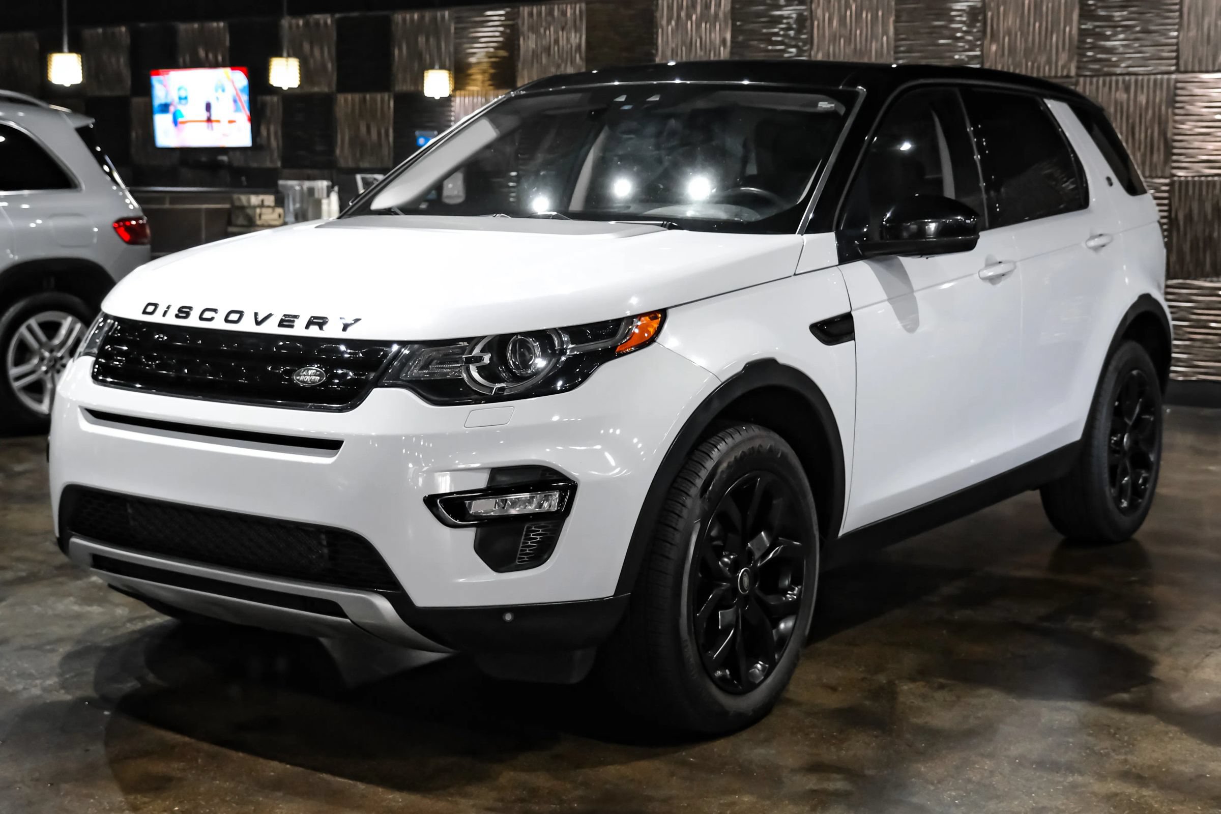 Used 2015 Land Rover Discovery Sport HSE AWD/4WD image 7