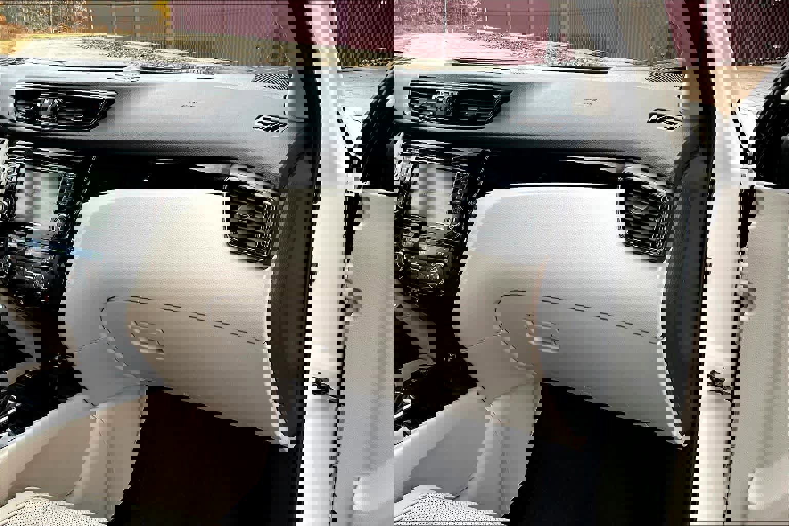 Used 2022 Nissan Rogue Sport SL w/ Premium Package image 19