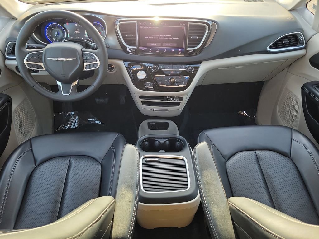 Used 2023 Chrysler Pacifica Touring-L FWD image 15