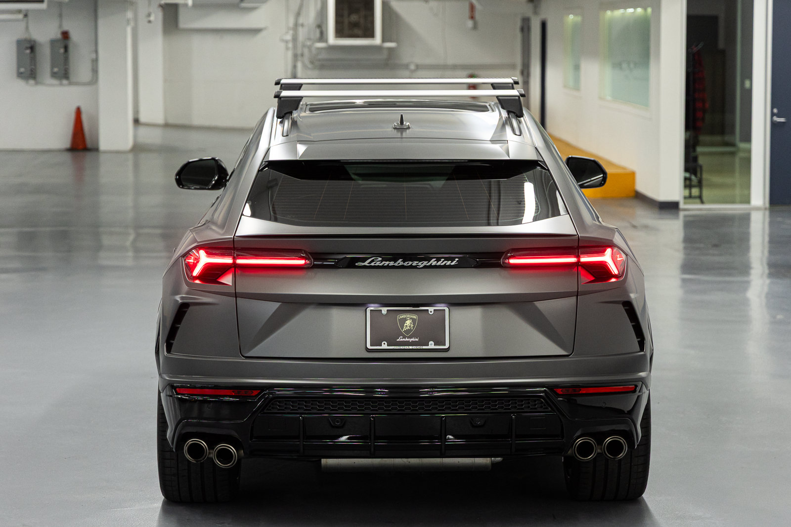 Used 2022 Lamborghini Urus AWD/4WD image 7