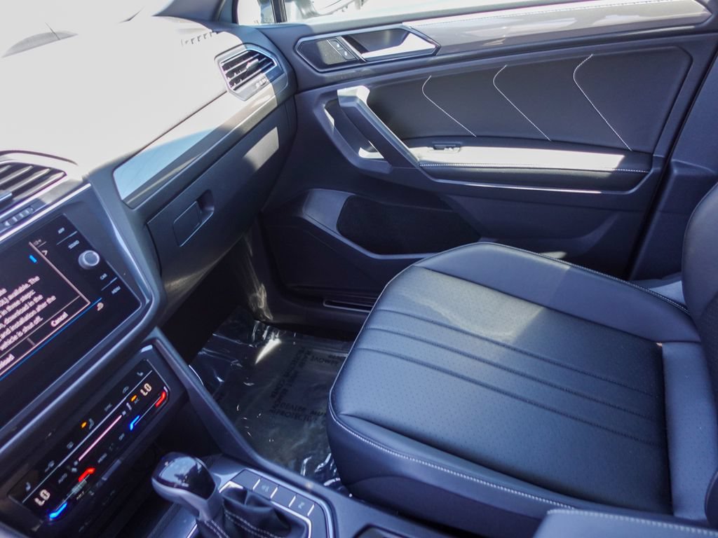 Used 2023 Volkswagen Tiguan SE R-Line FWD image 21