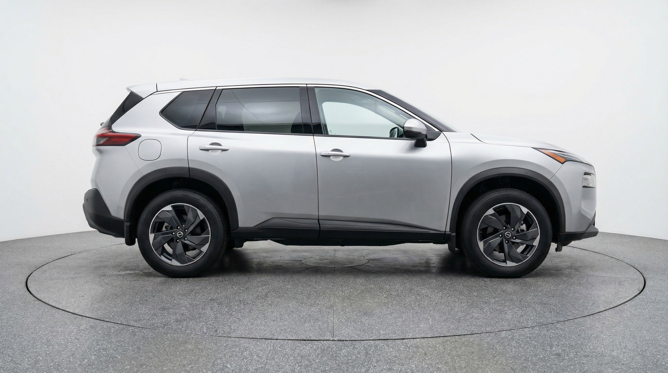 Used 2025 Nissan Rogue SV image 11