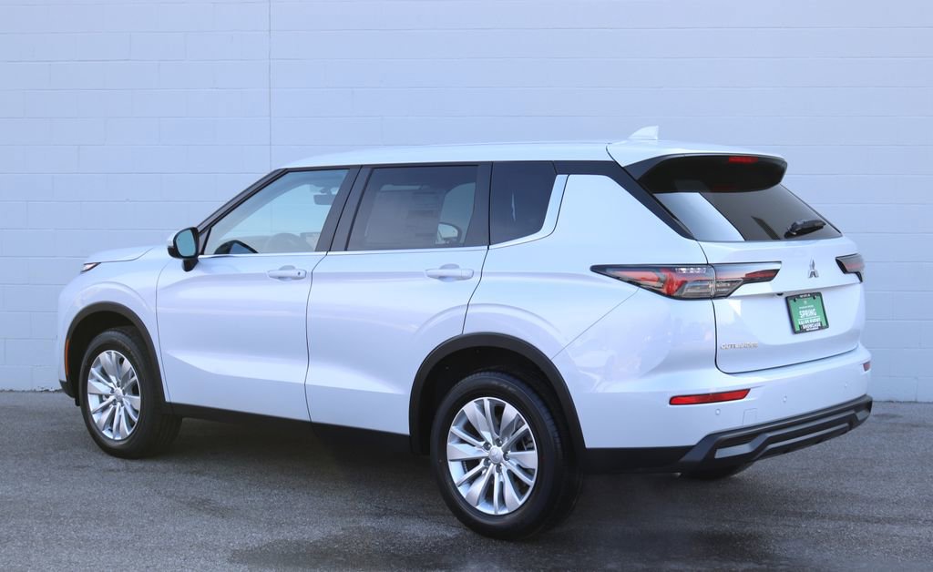 New 2026 Mitsubishi Outlander ES image 3