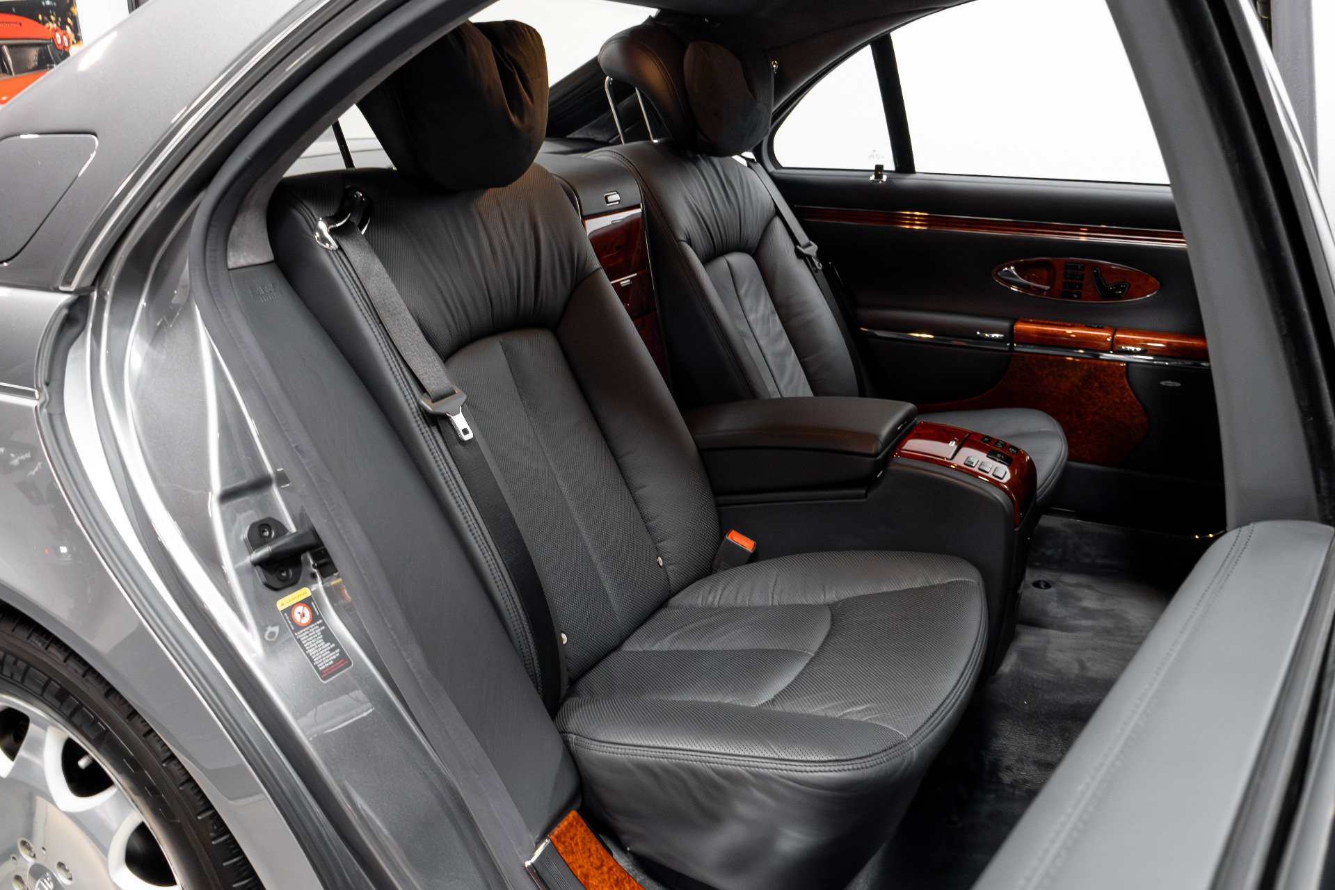 Used 2004 Maybach 57 image 23