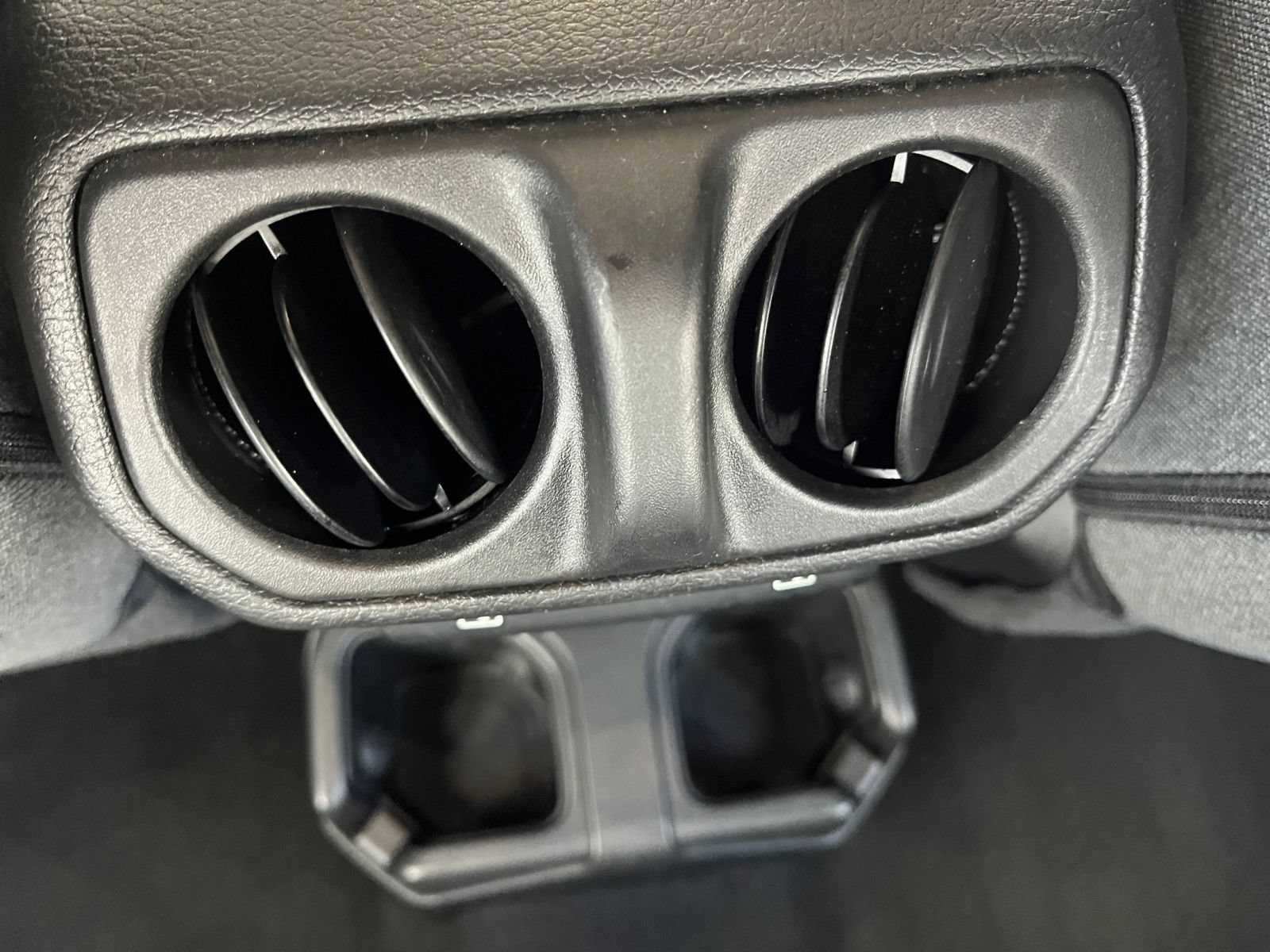 Used 2025 Jeep Wrangler Unlimited Sahara AWD/4WD image 21