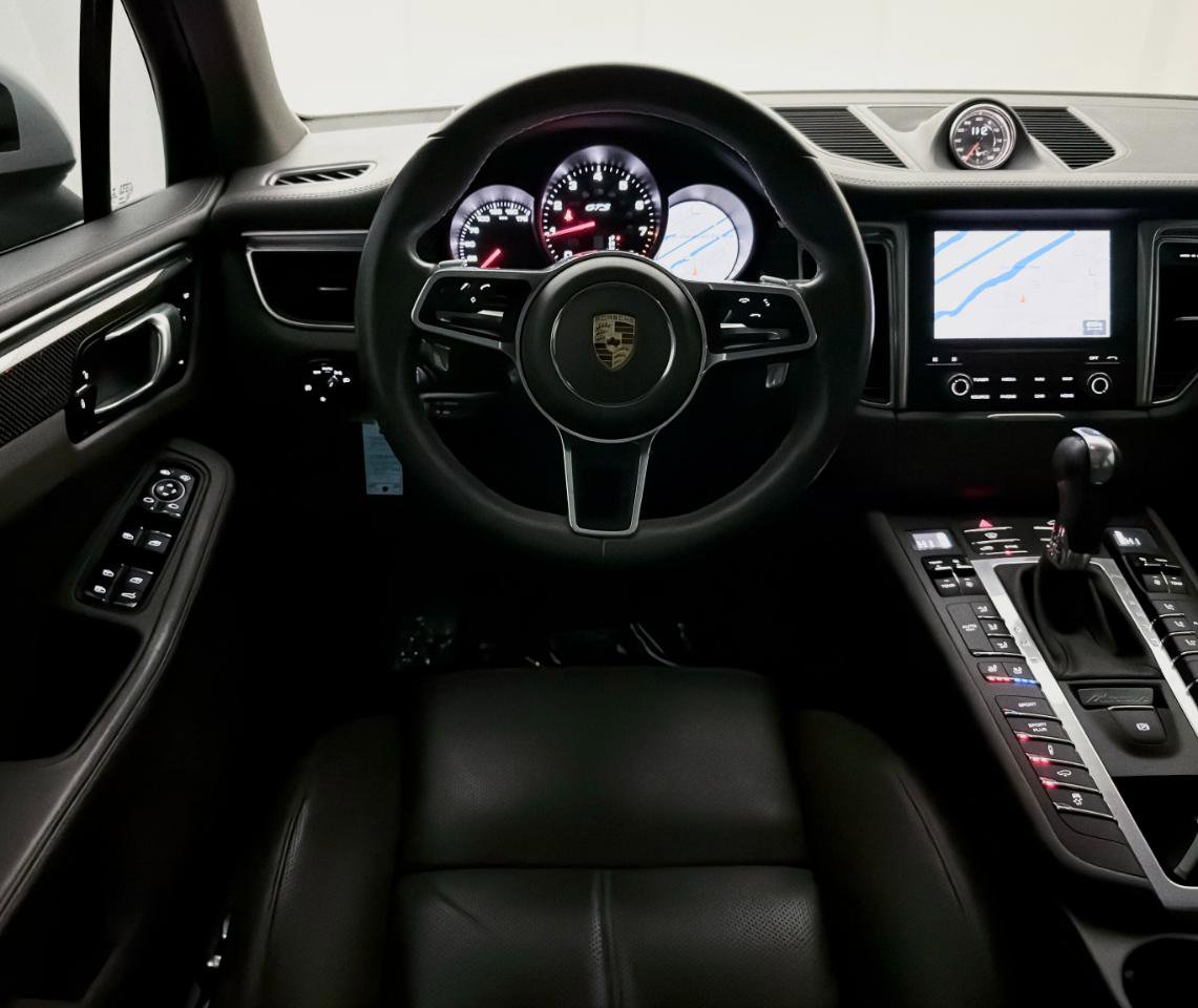 Used 2018 Porsche Macan GTS w/ Premium Package Plus image 32