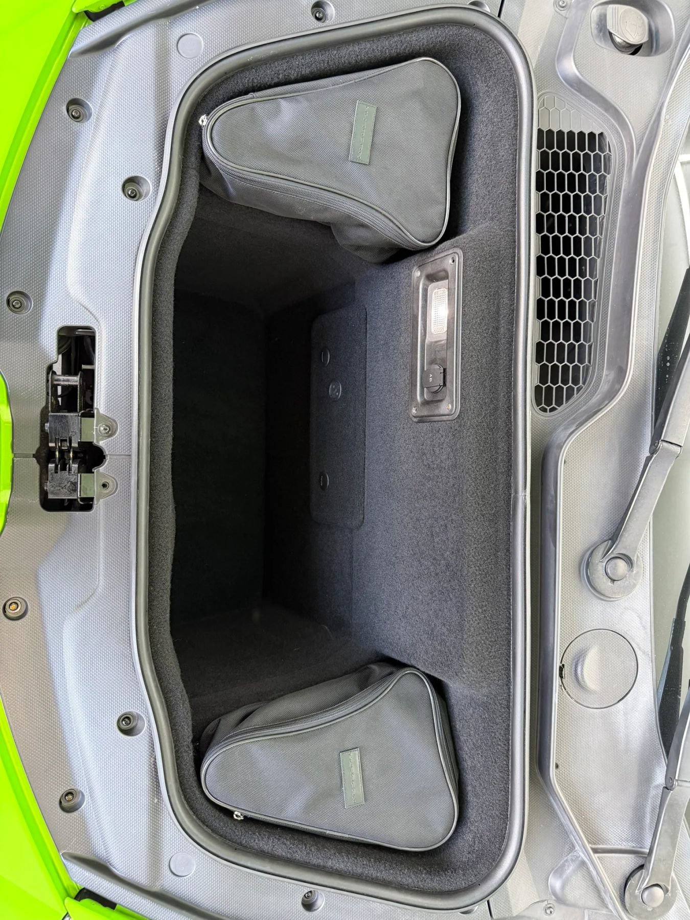 Used 2022 Lamborghini Huracan EVO RWD image 38