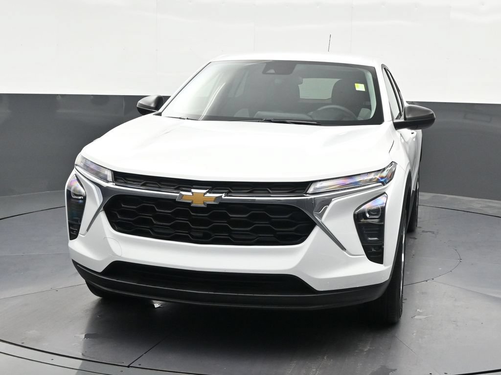 Used 2024 Chevrolet Trax LS w/ Driver Confidence Package FWD image 9