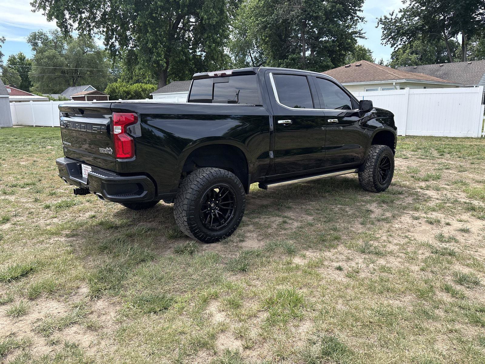 Used 2020 Chevrolet Silverado 1500 High Country w/ Technology Package AWD/4WD image 5