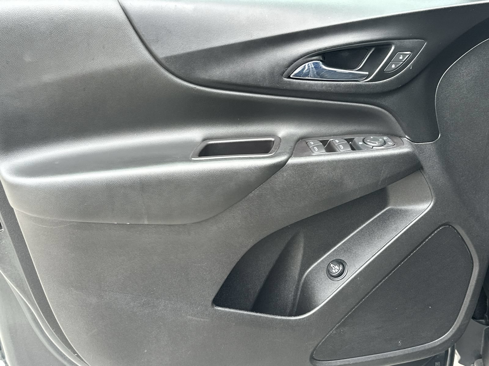 Used 2021 Chevrolet Equinox LT FWD image 14