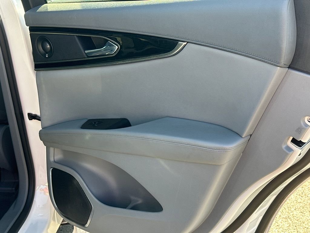 Used 2022 Lincoln Nautilus Reserve w/ Equipment Group 201A image 16