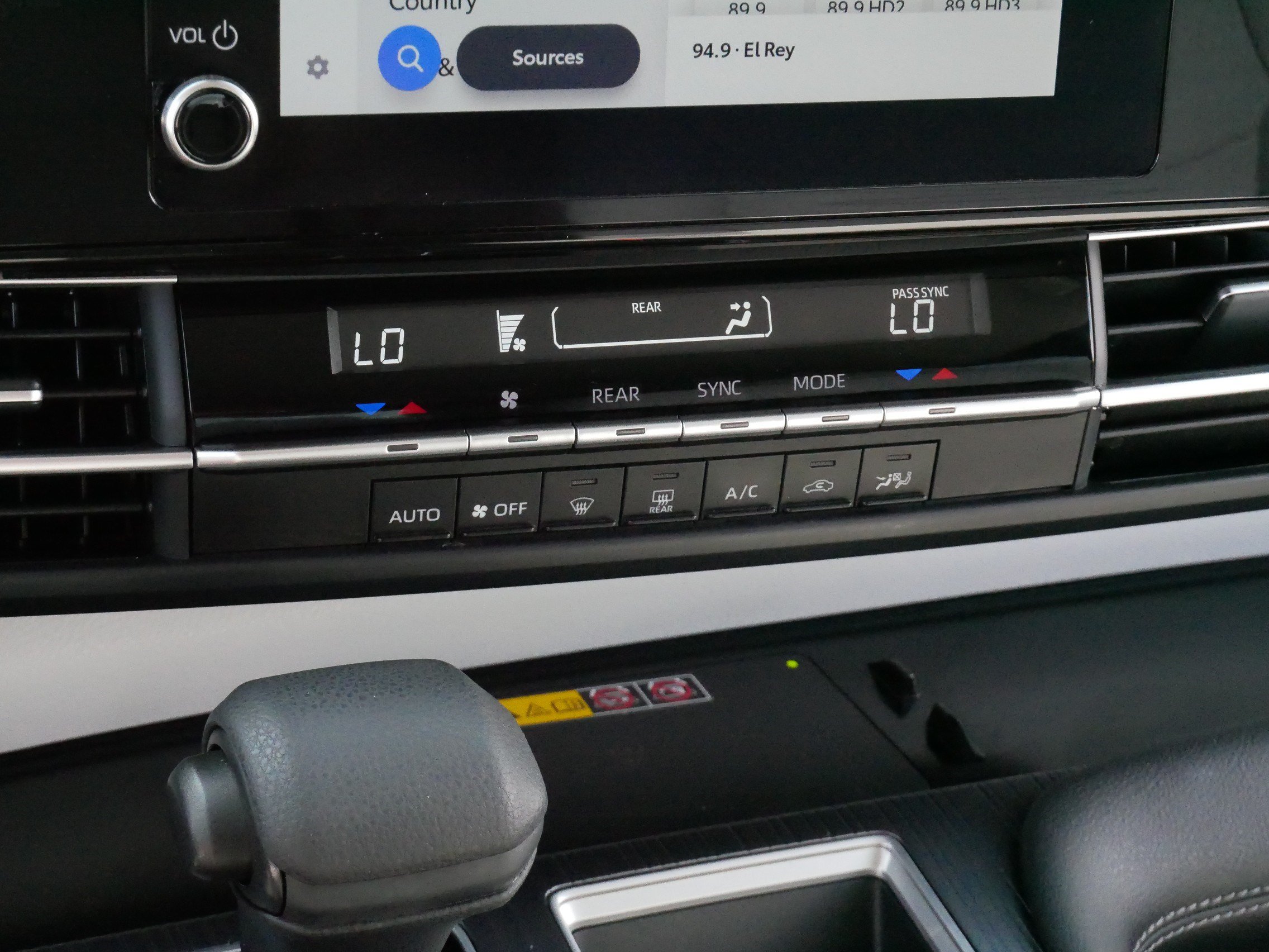 Certified 2025 Toyota Sienna LE FWD image 23