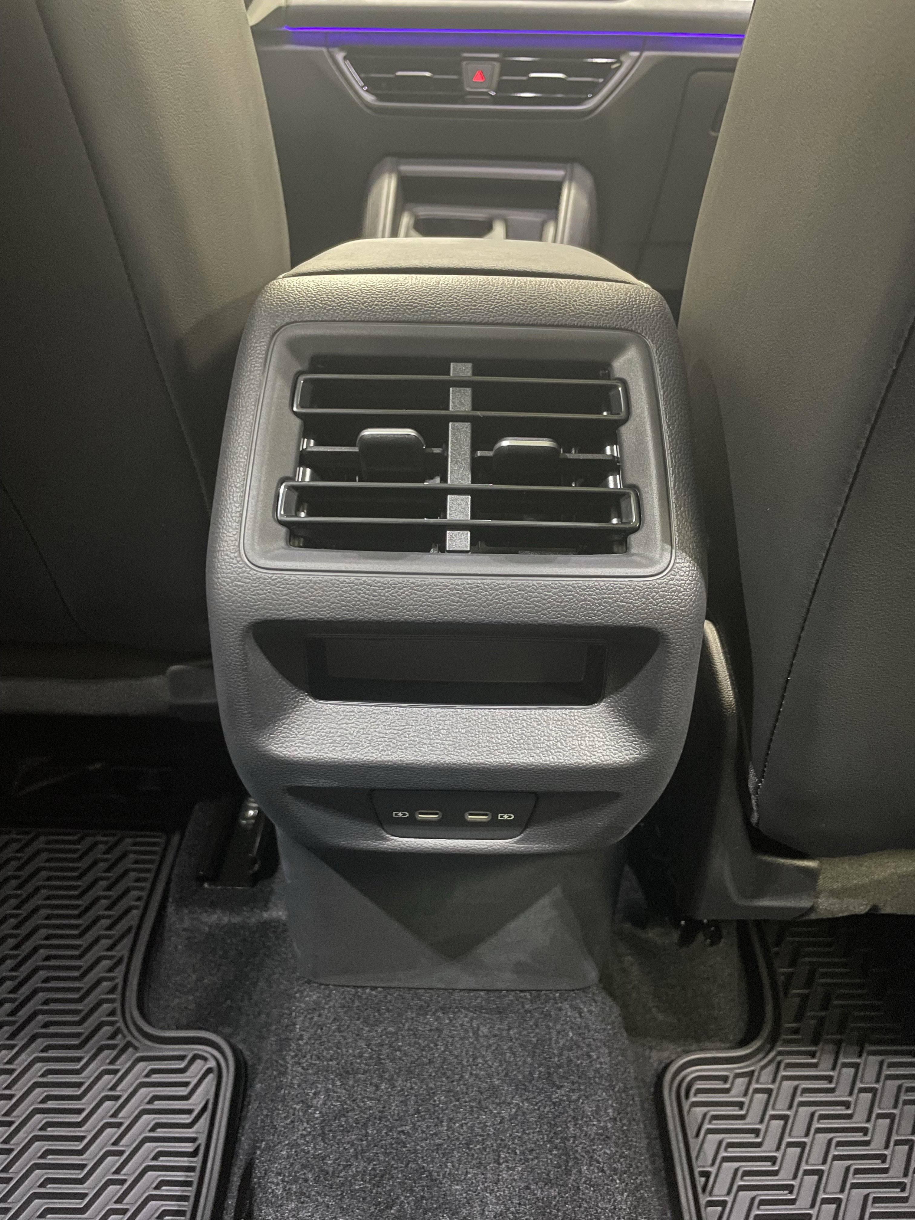 New 2025 Volkswagen Tiguan SE image 18