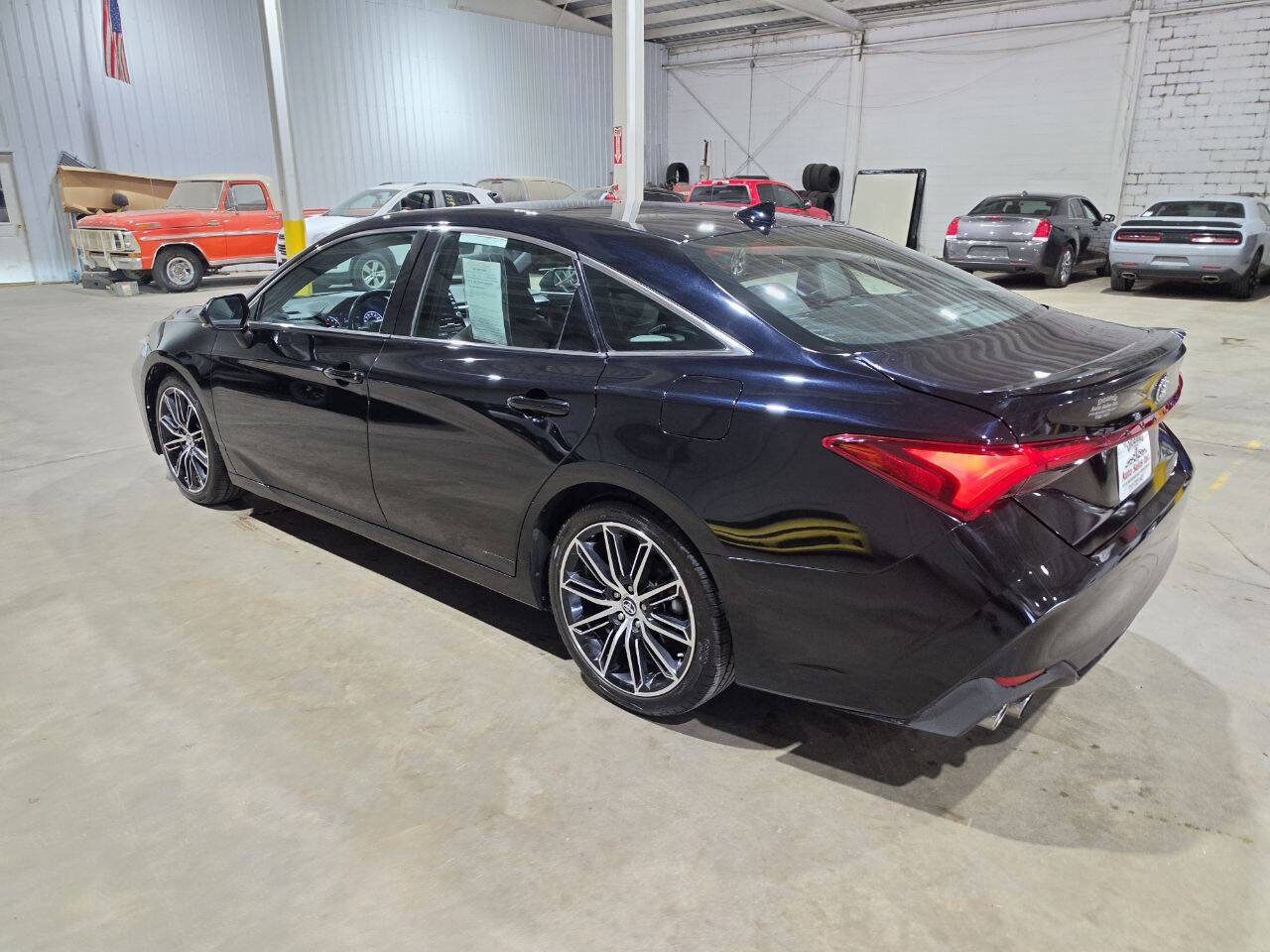 Used 2019 Toyota Avalon XSE w/ All Weather Liner Package FWD image 7