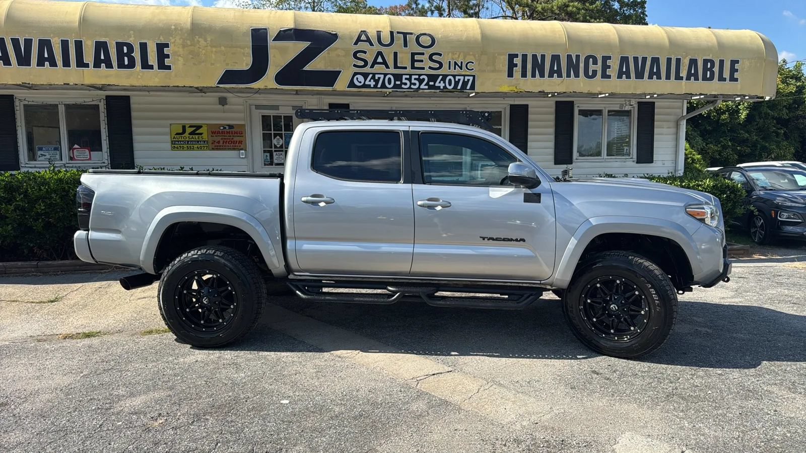 Used 2016 Toyota Tacoma TRD Sport w/ Towing Package AWD/4WD image 2