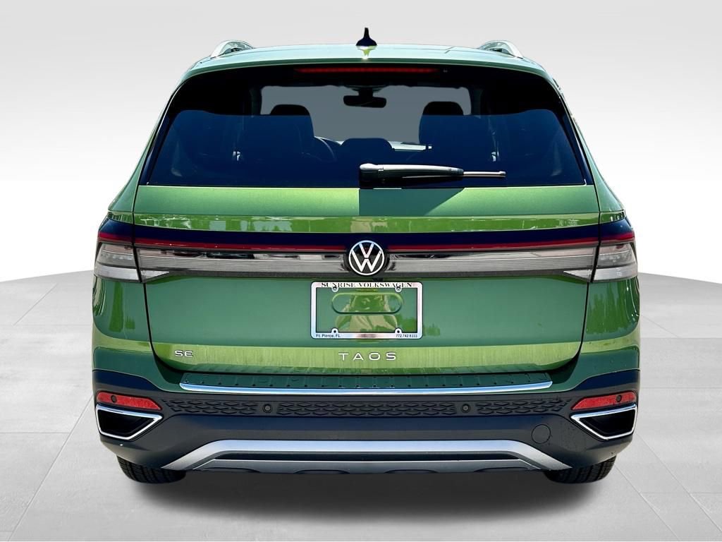 Used 2025 Volkswagen Taos SE image 5