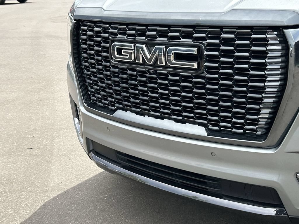 Used 2024 GMC Yukon XL Denali Ultimate AWD/4WD image 32