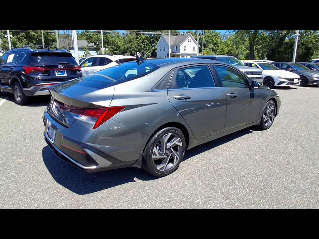 Certified 2025 Hyundai Elantra SEL FWD image 8