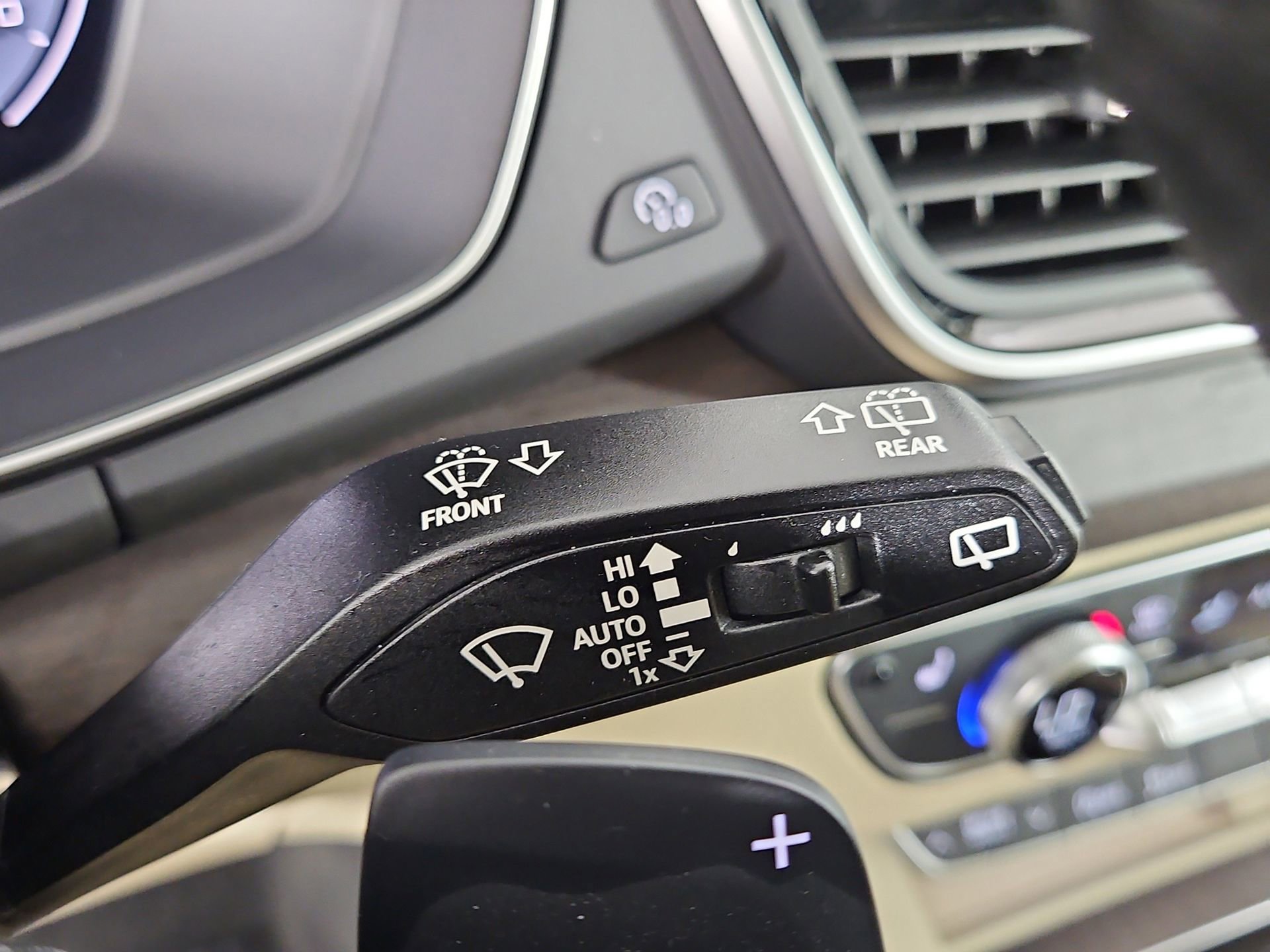 Certified 2025 Audi Q5 2.0T Premium w/ Convenience Plus Package image 31