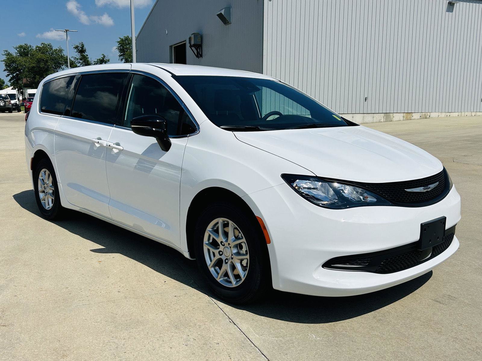 New 2027 Chrysler Pacifica LX FWD image 2